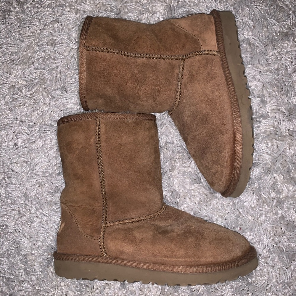 UGG Girl’s Classic Chestnut Boots
